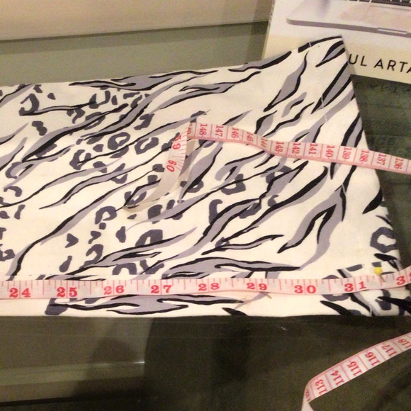 💕💕Host Pick💕💕Jean like Off white with grey black print - Picture 5 of 6